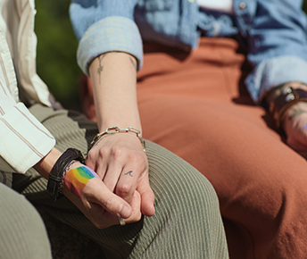 LGBTQ+ Therapy 101: What to Look for in a Therapist